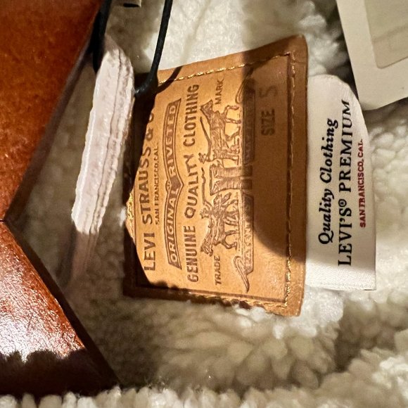 Levi's Women's Premium Ex-Boyfriend Corduroy Sherpa Trucker Jacket - Picture 8 of 8